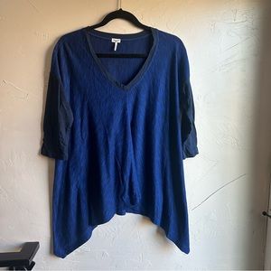 Splendid Blue V-Neck Oversized 3/4 Sleeve Top with Asymetrical Hem Size M